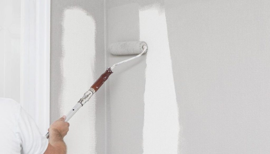 peinture grise sur mur