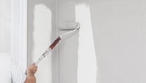 peinture grise sur mur